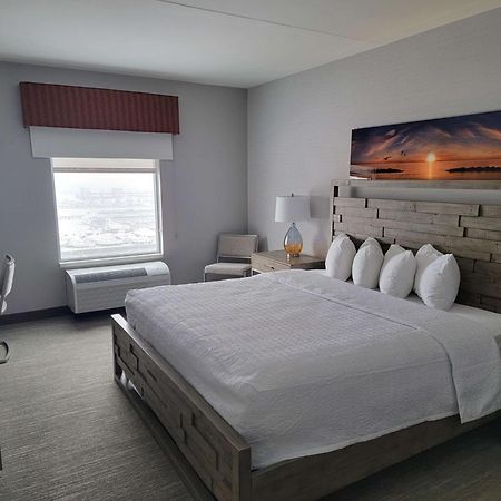Hampton Inn & Suites Erie Bayfront Екстер'єр фото