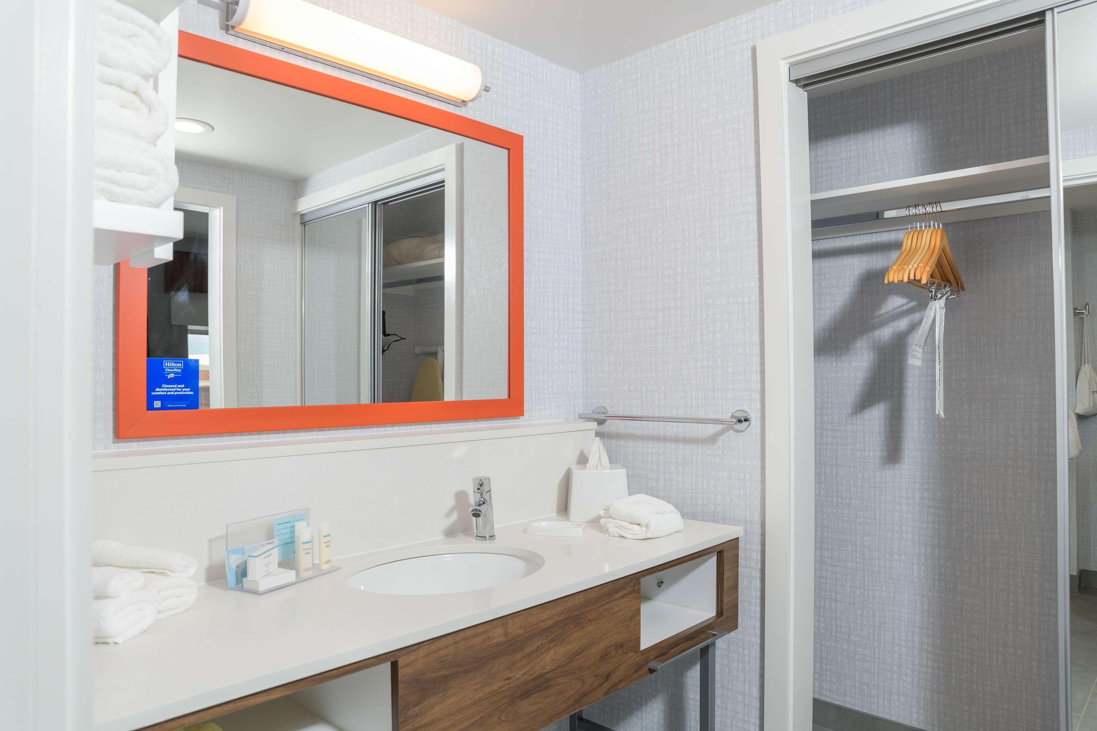 Hampton Inn & Suites Erie Bayfront Екстер'єр фото
