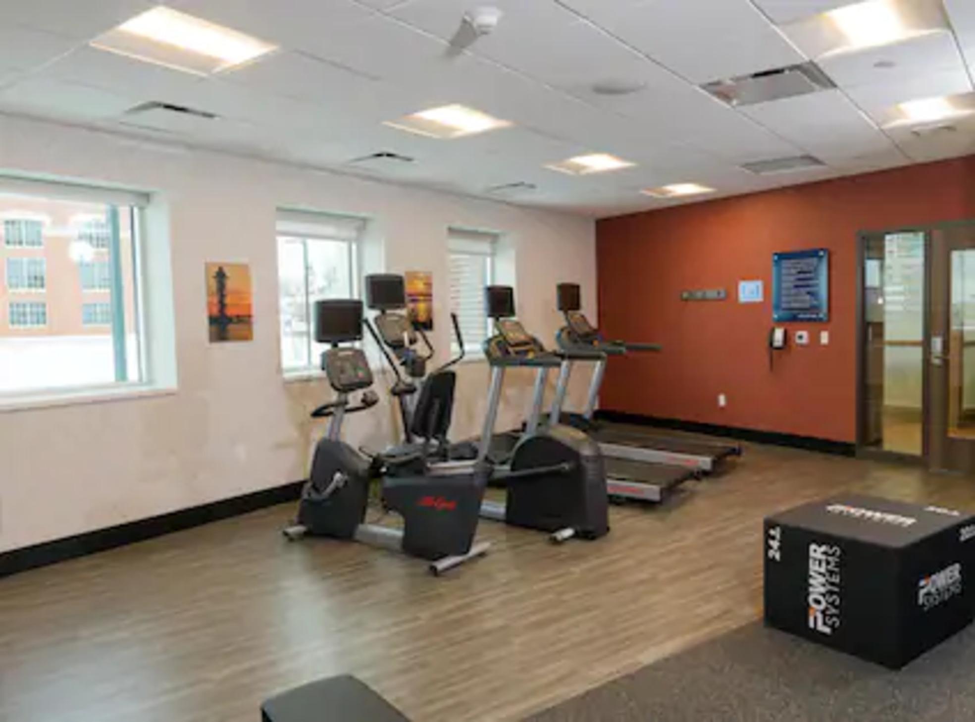 Hampton Inn & Suites Erie Bayfront Екстер'єр фото
