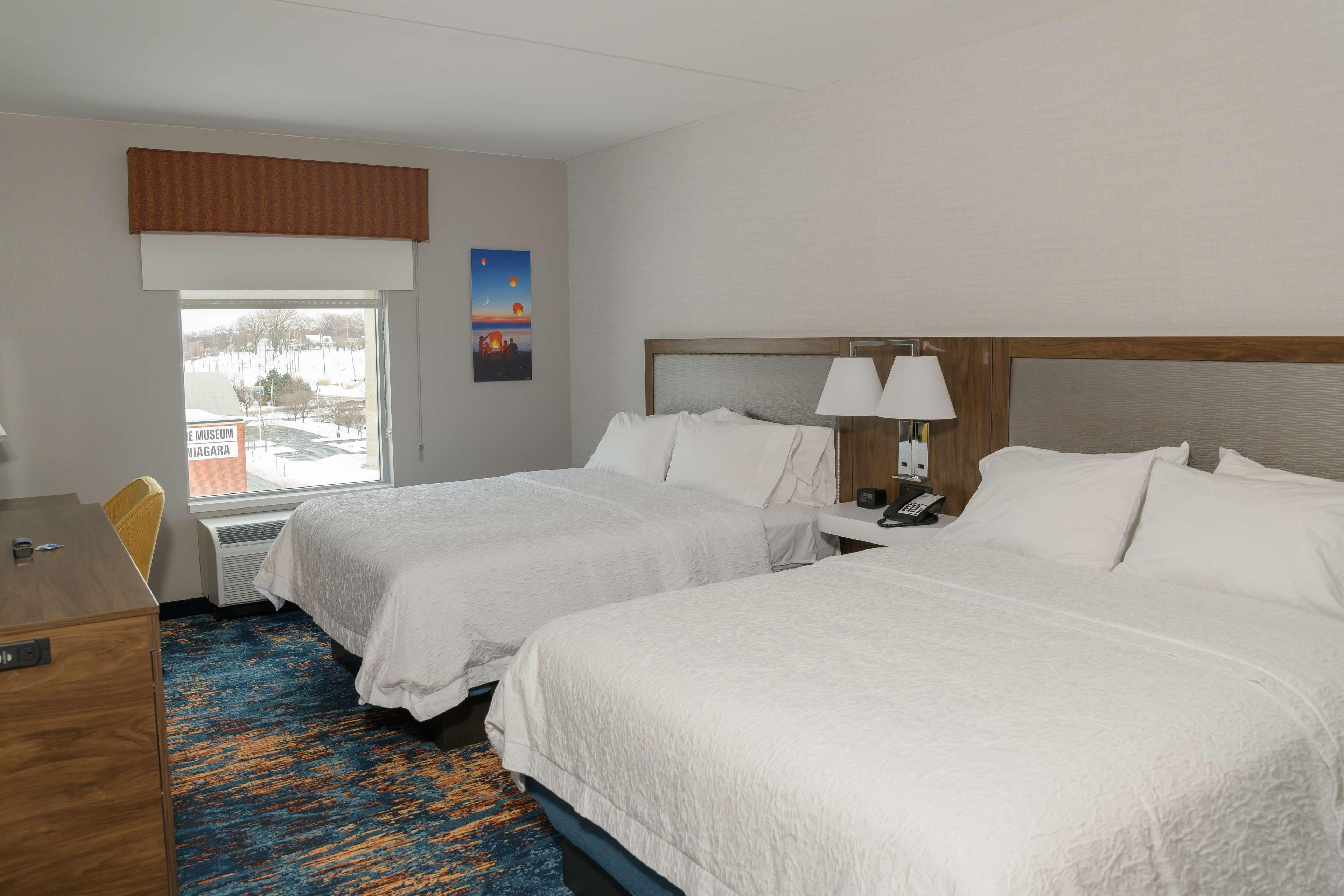 Hampton Inn & Suites Erie Bayfront Екстер'єр фото