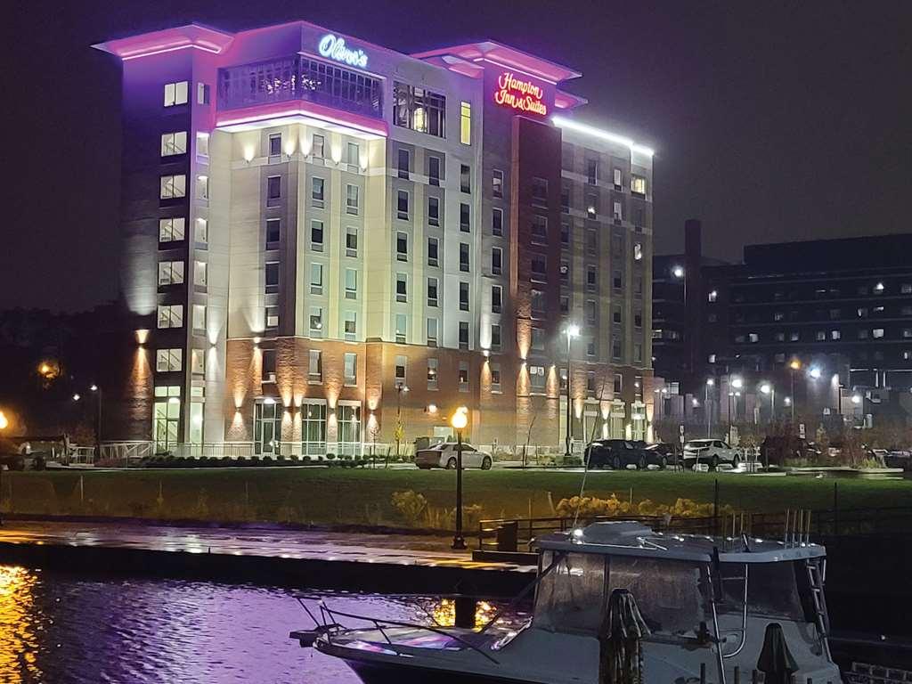 Hampton Inn & Suites Erie Bayfront Екстер'єр фото