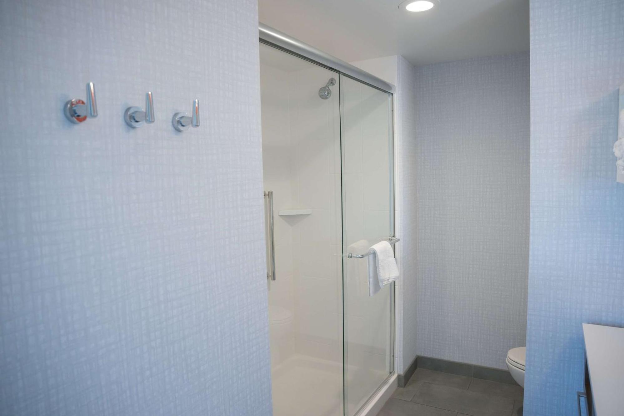 Hampton Inn & Suites Erie Bayfront Екстер'єр фото