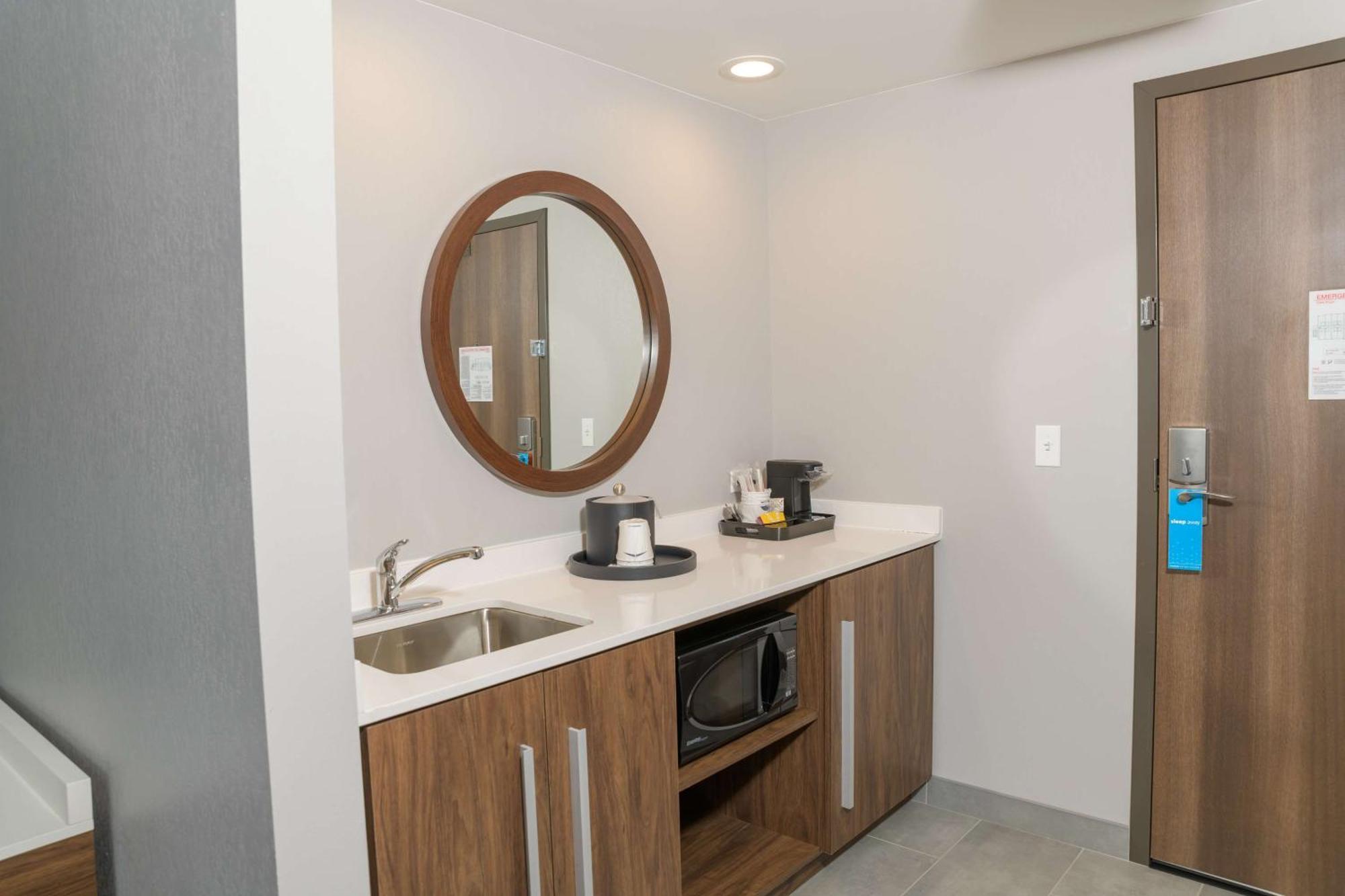 Hampton Inn & Suites Erie Bayfront Екстер'єр фото