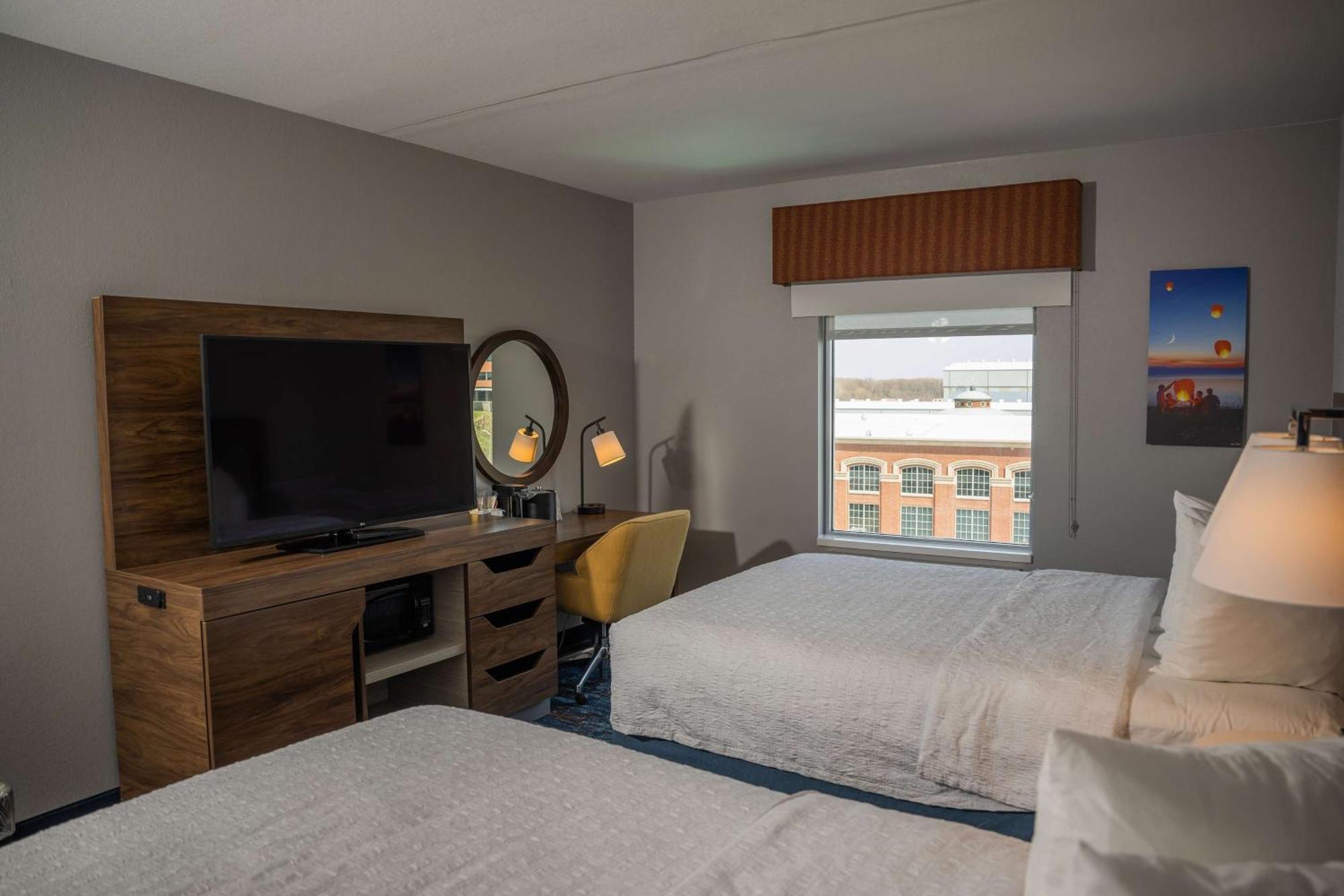 Hampton Inn & Suites Erie Bayfront Екстер'єр фото