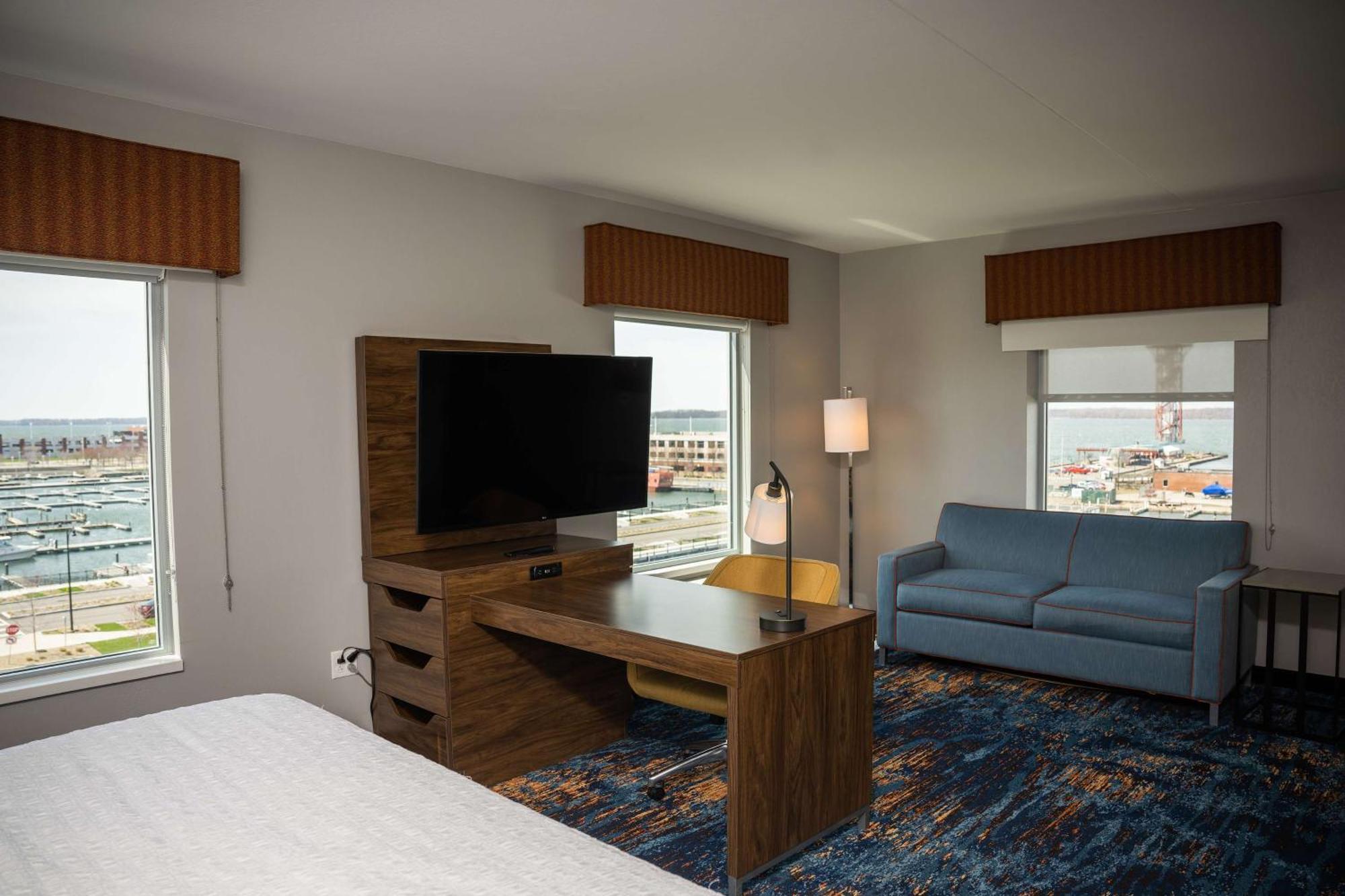 Hampton Inn & Suites Erie Bayfront Екстер'єр фото