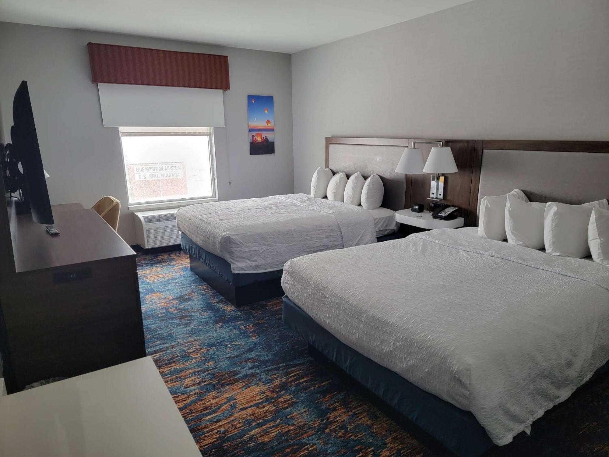 Hampton Inn & Suites Erie Bayfront Екстер'єр фото