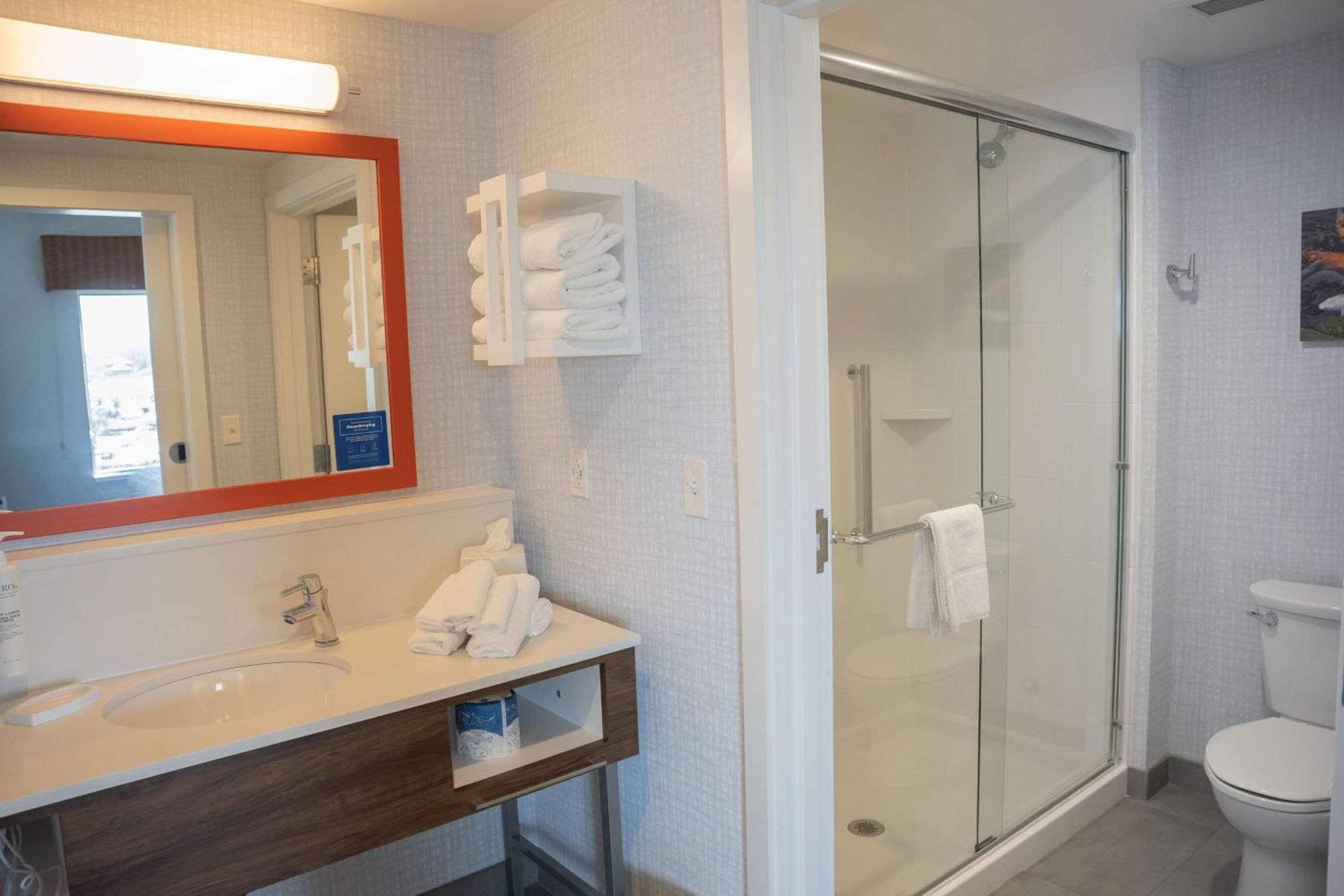 Hampton Inn & Suites Erie Bayfront Екстер'єр фото