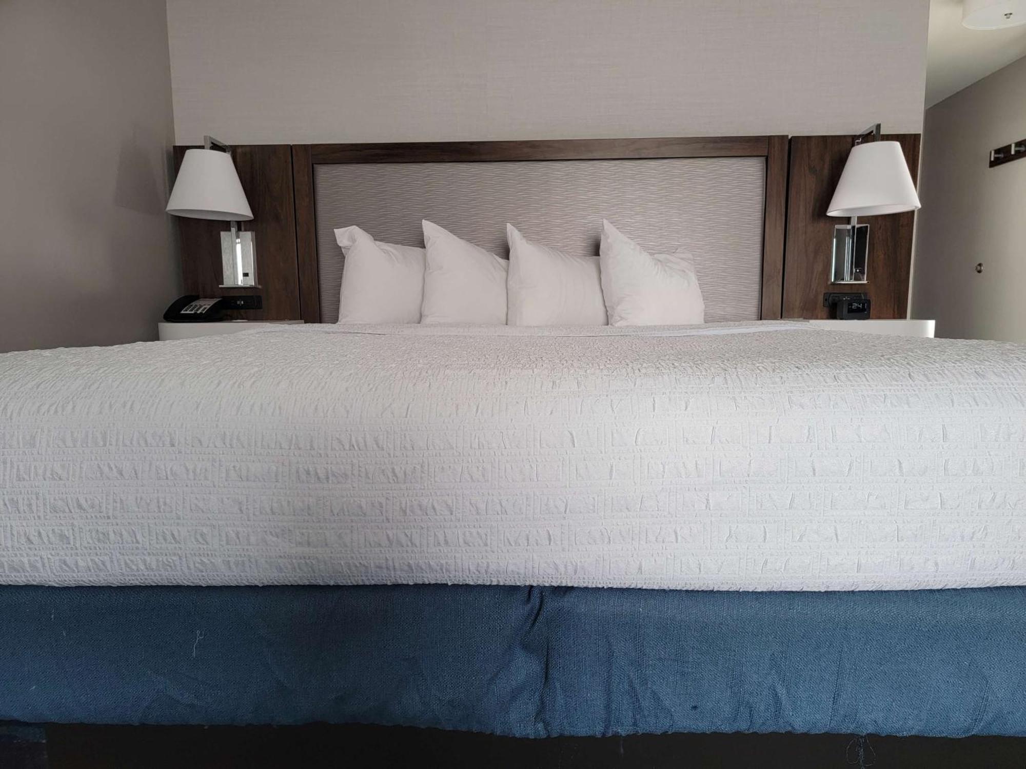 Hampton Inn & Suites Erie Bayfront Екстер'єр фото