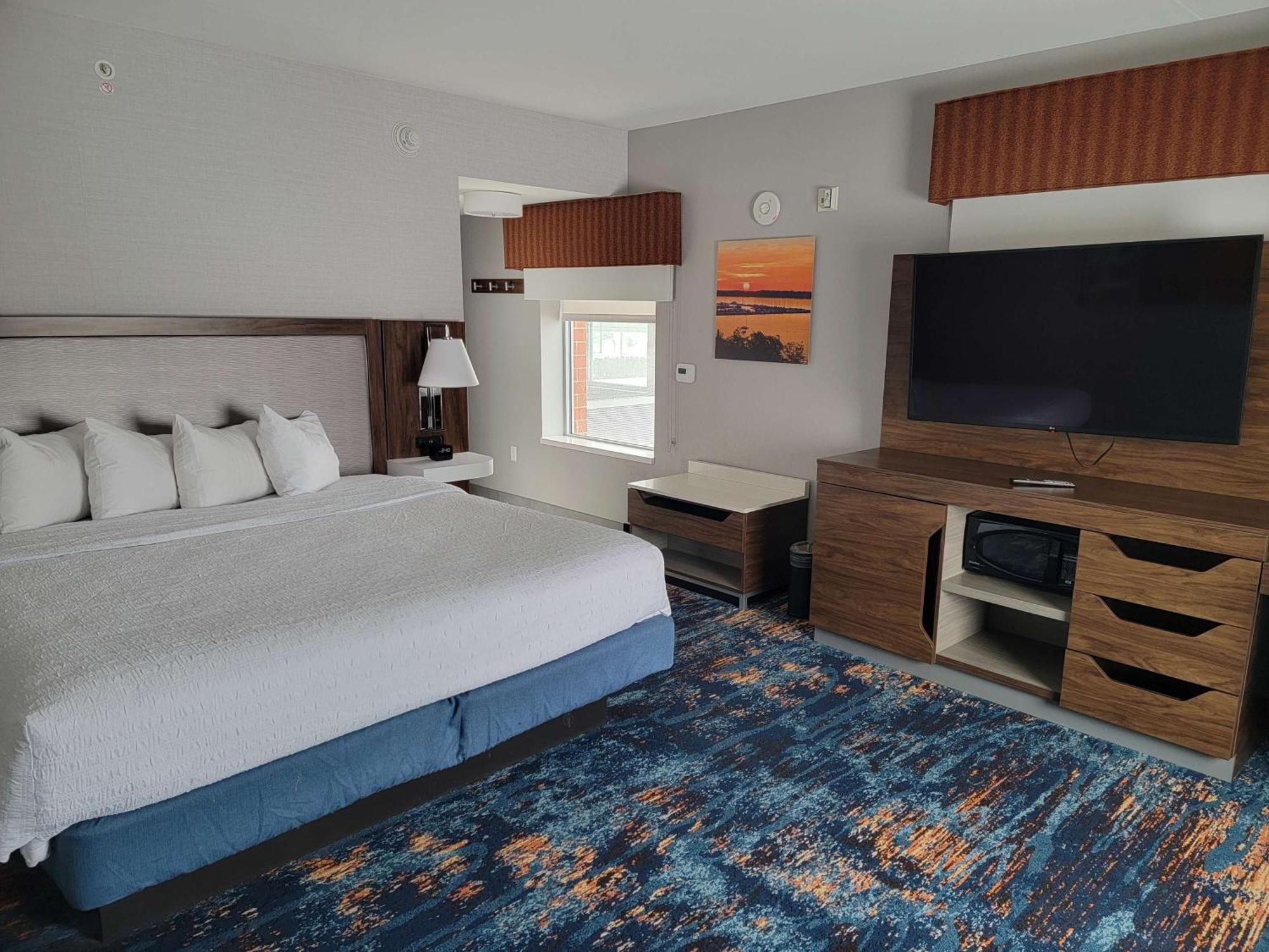 Hampton Inn & Suites Erie Bayfront Екстер'єр фото