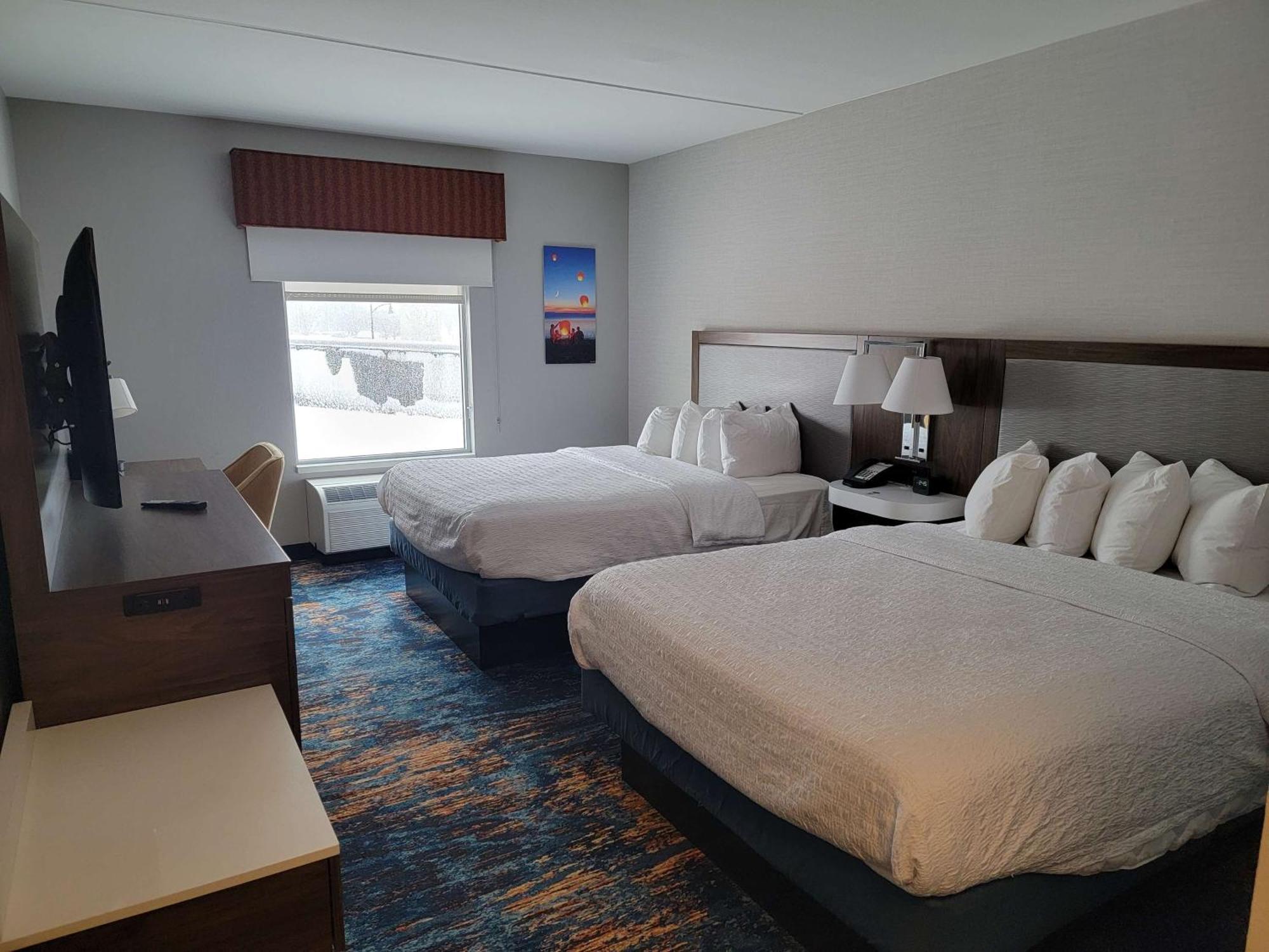 Hampton Inn & Suites Erie Bayfront Екстер'єр фото