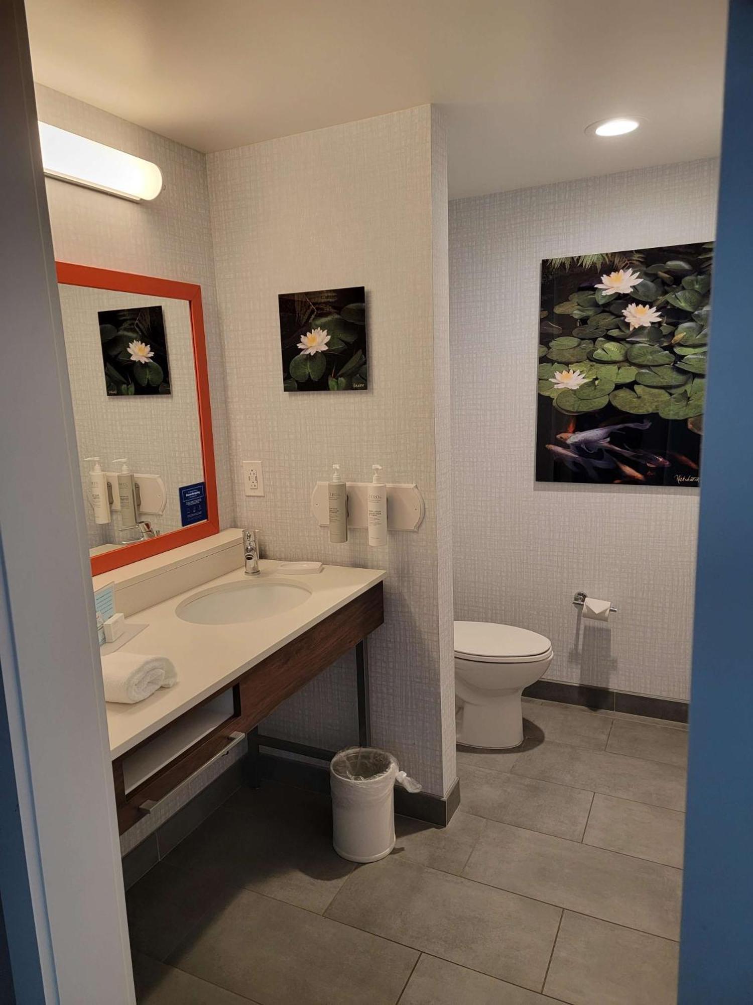 Hampton Inn & Suites Erie Bayfront Екстер'єр фото