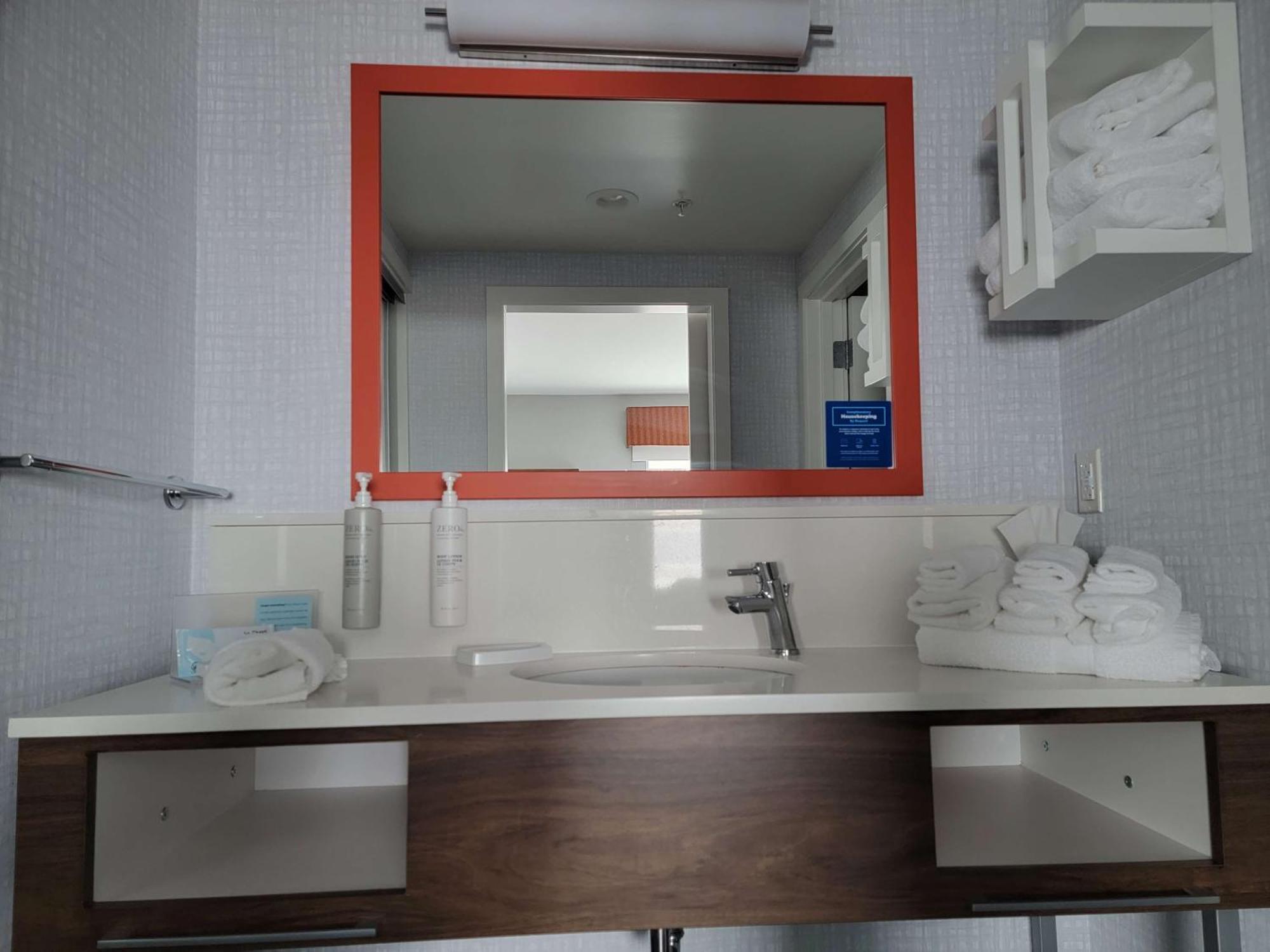 Hampton Inn & Suites Erie Bayfront Екстер'єр фото