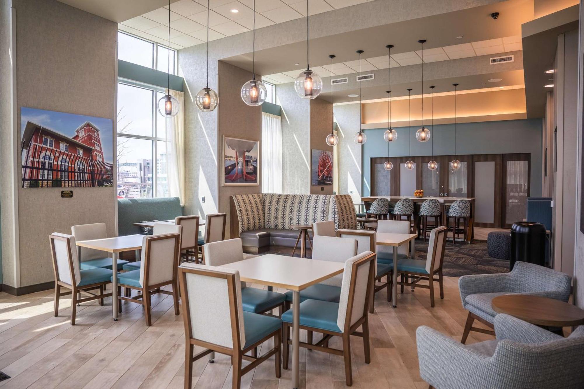 Hampton Inn & Suites Erie Bayfront Екстер'єр фото