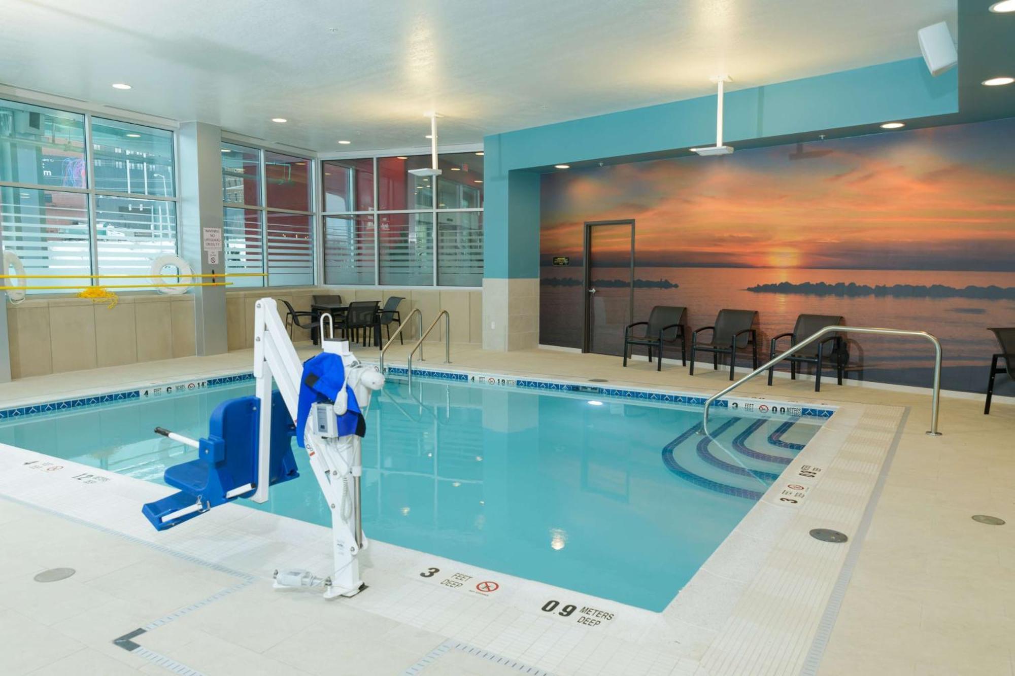 Hampton Inn & Suites Erie Bayfront Екстер'єр фото
