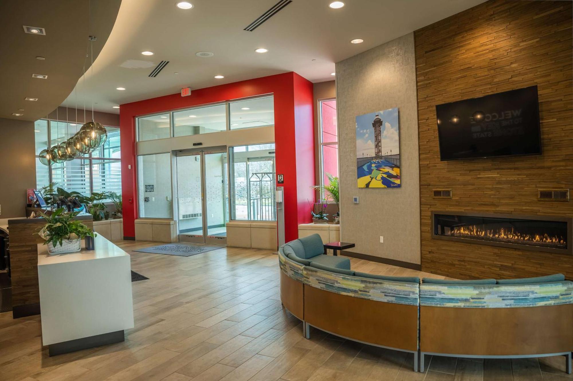 Hampton Inn & Suites Erie Bayfront Екстер'єр фото